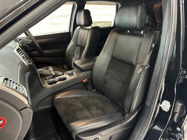 ジープ・グランドチェロキー アルティテュード　１年保証付／正規Ｄ車／２００台限定車／黒ハーフレザー／シートヒーター／ＤＳＲＣ／Ｆ＆Ｓ＆Ｂカメラ／フルセグ／Ｂｌｕｅｔｏｏｔｈ＆ＵＳＢ音楽／クルコン／エアサス／前後ソナー／ＰＵＳＨスタート／純２０ＡＷ（22枚目）