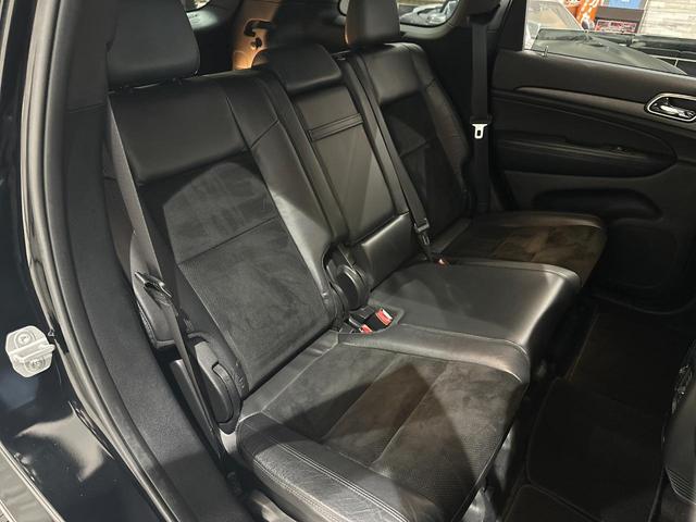 ジープ・グランドチェロキー アルティテュード　１年保証付／正規Ｄ車／２００台限定車／黒ハーフレザー／シートヒーター／ＤＳＲＣ／Ｆ＆Ｓ＆Ｂカメラ／フルセグ／Ｂｌｕｅｔｏｏｔｈ＆ＵＳＢ音楽／クルコン／エアサス／前後ソナー／ＰＵＳＨスタート／純２０ＡＷ（23枚目）