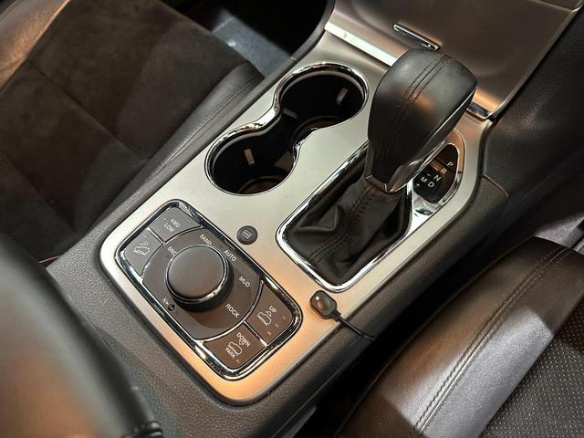 ジープ・グランドチェロキー アルティテュード　１年保証付／正規Ｄ車／２００台限定車／黒ハーフレザー／シートヒーター／ＤＳＲＣ／Ｆ＆Ｓ＆Ｂカメラ／フルセグ／Ｂｌｕｅｔｏｏｔｈ＆ＵＳＢ音楽／クルコン／エアサス／前後ソナー／ＰＵＳＨスタート／純２０ＡＷ（46枚目）