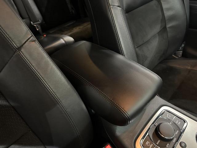 ジープ・グランドチェロキー アルティテュード　１年保証付／正規Ｄ車／２００台限定車／黒ハーフレザー／シートヒーター／ＤＳＲＣ／Ｆ＆Ｓ＆Ｂカメラ／フルセグ／Ｂｌｕｅｔｏｏｔｈ＆ＵＳＢ音楽／クルコン／エアサス／前後ソナー／ＰＵＳＨスタート／純２０ＡＷ（47枚目）