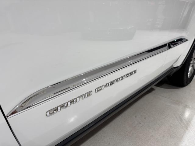 ジープ・グランドチェロキー ラレード　１年保証付／正規ディーラー車／１オーナー／Ｕｃｏｎｎｅｃｔナビ／Ｂｌｕｅｔｏｏｔｈ＆ＵＳＢ音楽／ＤＳＲＣ／クルーズコントロール／フロントカメラ／ＰＵＳＨスタート／キーレス／フルセグＴＶ／純正１８ＡＷ（20枚目）