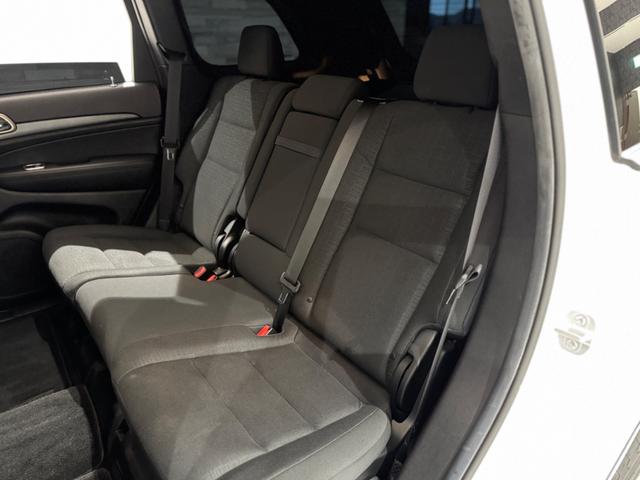 ジープ・グランドチェロキー ラレード　１年保証付／正規ディーラー車／１オーナー／Ｕｃｏｎｎｅｃｔナビ／Ｂｌｕｅｔｏｏｔｈ＆ＵＳＢ音楽／ＤＳＲＣ／クルーズコントロール／フロントカメラ／ＰＵＳＨスタート／キーレス／フルセグＴＶ／純正１８ＡＷ（25枚目）