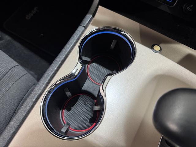 ジープ・グランドチェロキー ラレード　１年保証付／正規ディーラー車／１オーナー／Ｕｃｏｎｎｅｃｔナビ／Ｂｌｕｅｔｏｏｔｈ＆ＵＳＢ音楽／ＤＳＲＣ／クルーズコントロール／フロントカメラ／ＰＵＳＨスタート／キーレス／フルセグＴＶ／純正１８ＡＷ（47枚目）