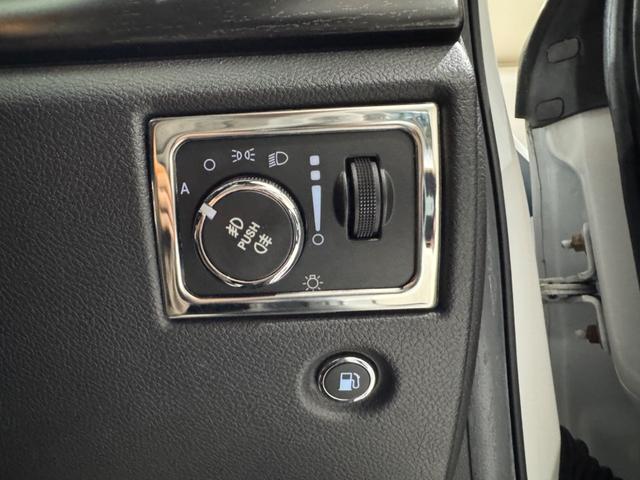 ジープ・グランドチェロキー ラレード　１年保証付／正規ディーラー車／１オーナー／Ｕｃｏｎｎｅｃｔナビ／Ｂｌｕｅｔｏｏｔｈ＆ＵＳＢ音楽／ＤＳＲＣ／クルーズコントロール／フロントカメラ／ＰＵＳＨスタート／キーレス／フルセグＴＶ／純正１８ＡＷ（51枚目）