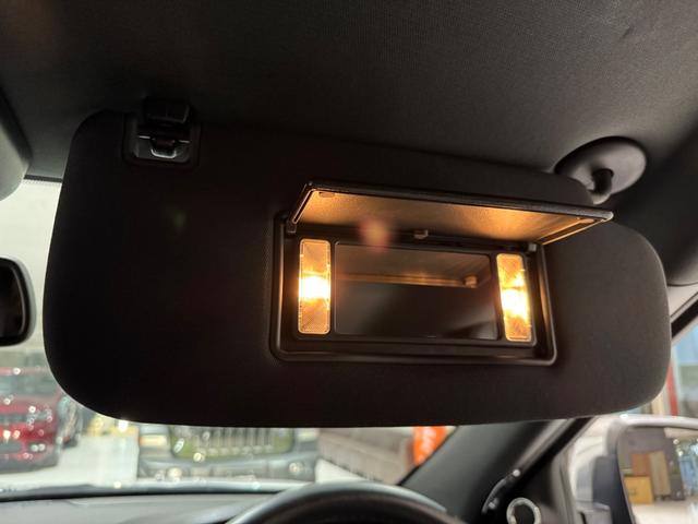 ジープ・グランドチェロキー ラレード　１年保証付／正規ディーラー車／１オーナー／Ｕｃｏｎｎｅｃｔナビ／Ｂｌｕｅｔｏｏｔｈ＆ＵＳＢ音楽／ＤＳＲＣ／クルーズコントロール／フロントカメラ／ＰＵＳＨスタート／キーレス／フルセグＴＶ／純正１８ＡＷ（54枚目）