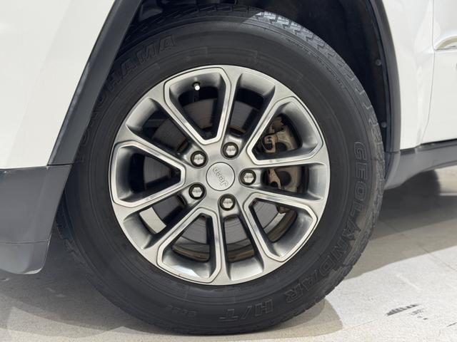 ジープ・グランドチェロキー ラレード　１年保証付／正規ディーラー車／１オーナー／Ｕｃｏｎｎｅｃｔナビ／Ｂｌｕｅｔｏｏｔｈ＆ＵＳＢ音楽／ＤＳＲＣ／クルーズコントロール／フロントカメラ／ＰＵＳＨスタート／キーレス／フルセグＴＶ／純正１８ＡＷ（56枚目）