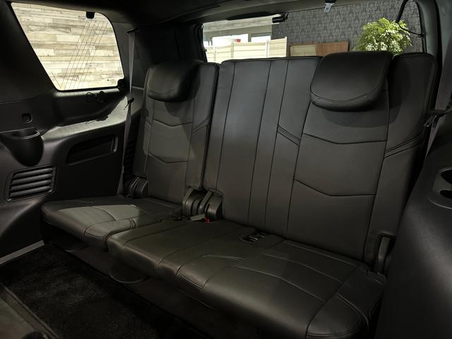 キャデラックエスカレード プラチナム　１年保証付／正規ディーラー車／サンルーフ／黒革パワーシート／フルセグ／後席モニター／ＥＴＣ／前後ソナー／ステアリングヒーター／エアシート＆ヒーター／Ｂｌｕｅｔｏｏｔｈ＆ＵＳＢ／純正２２ｉｎｃｈＡＷ（24枚目）