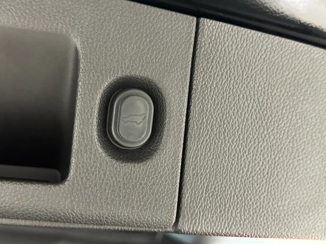 キャデラックエスカレード プラチナム　１年保証付／正規ディーラー車／サンルーフ／黒革パワーシート／フルセグ／後席モニター／ＥＴＣ／前後ソナー／ステアリングヒーター／エアシート＆ヒーター／Ｂｌｕｅｔｏｏｔｈ＆ＵＳＢ／純正２２ｉｎｃｈＡＷ（31枚目）