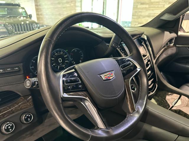 キャデラックエスカレード プラチナム　１年保証付／正規ディーラー車／サンルーフ／黒革パワーシート／フルセグ／後席モニター／ＥＴＣ／前後ソナー／ステアリングヒーター／エアシート＆ヒーター／Ｂｌｕｅｔｏｏｔｈ＆ＵＳＢ／純正２２ｉｎｃｈＡＷ（37枚目）