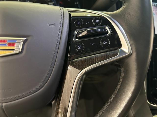 キャデラックエスカレード プラチナム　１年保証付／正規ディーラー車／サンルーフ／黒革パワーシート／フルセグ／後席モニター／ＥＴＣ／前後ソナー／ステアリングヒーター／エアシート＆ヒーター／Ｂｌｕｅｔｏｏｔｈ＆ＵＳＢ／純正２２ｉｎｃｈＡＷ（39枚目）