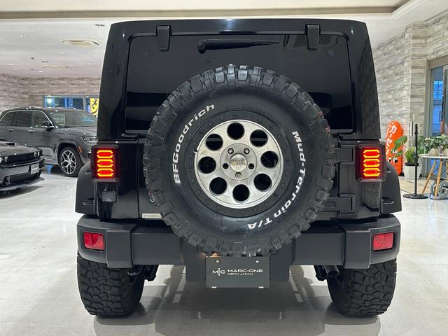 ジープ・ラングラーアンリミテッド サハラ　１年保証付／正規ディーラー車／リフトアップ／黒革ヒーター／フルセグ／ＣＤ＆ＤＶＤ／ＥＴＣ／横＆後カメラ／社外フロントバンパー＆サイドステップ／ＬＥＤヘッドライト＆テールライト／社外１７ｉｎｃｈＡＷ／（18枚目）