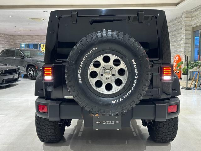 ジープ・ラングラーアンリミテッド サハラ　１年保証付／正規ディーラー車／リフトアップ／黒革ヒーター／フルセグ／ＣＤ＆ＤＶＤ／ＥＴＣ／横＆後カメラ／社外フロントバンパー＆サイドステップ／ＬＥＤヘッドライト＆テールライト／社外１７ｉｎｃｈＡＷ／（19枚目）