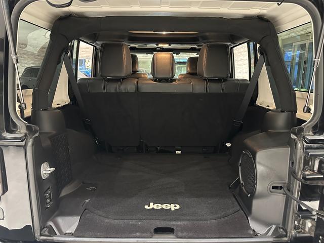 ジープ・ラングラーアンリミテッド サハラ　１年保証付／正規ディーラー車／リフトアップ／黒革ヒーター／フルセグ／ＣＤ＆ＤＶＤ／ＥＴＣ／横＆後カメラ／社外フロントバンパー＆サイドステップ／ＬＥＤヘッドライト＆テールライト／社外１７ｉｎｃｈＡＷ／（32枚目）