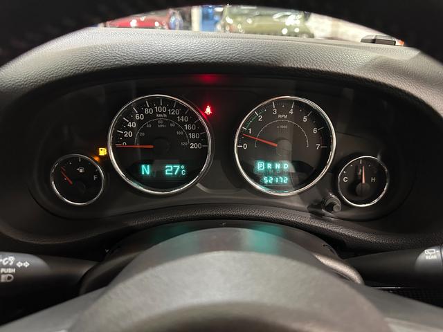 ジープ・ラングラーアンリミテッド サハラ　１年保証付／正規ディーラー車／リフトアップ／黒革ヒーター／フルセグ／ＣＤ＆ＤＶＤ／ＥＴＣ／横＆後カメラ／社外フロントバンパー＆サイドステップ／ＬＥＤヘッドライト＆テールライト／社外１７ｉｎｃｈＡＷ／（42枚目）