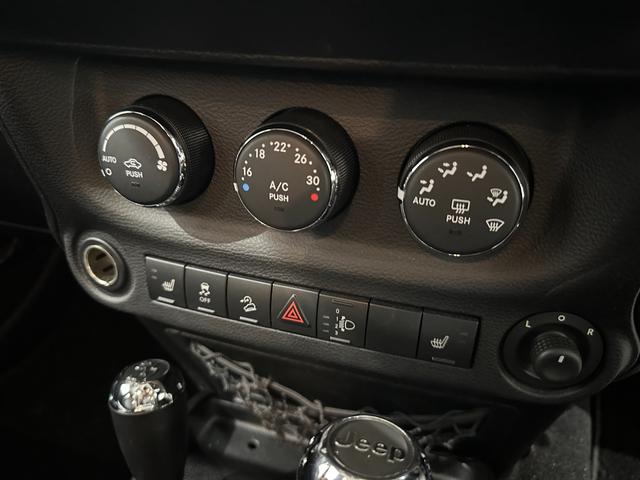 ジープ・ラングラーアンリミテッド サハラ　１年保証付／正規ディーラー車／リフトアップ／黒革ヒーター／フルセグ／ＣＤ＆ＤＶＤ／ＥＴＣ／横＆後カメラ／社外フロントバンパー＆サイドステップ／ＬＥＤヘッドライト＆テールライト／社外１７ｉｎｃｈＡＷ／（48枚目）