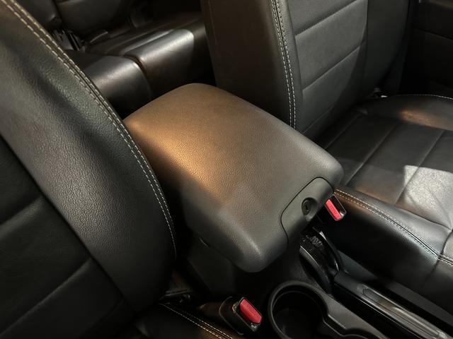 ジープ・ラングラーアンリミテッド サハラ　１年保証付／正規ディーラー車／リフトアップ／黒革ヒーター／フルセグ／ＣＤ＆ＤＶＤ／ＥＴＣ／横＆後カメラ／社外フロントバンパー＆サイドステップ／ＬＥＤヘッドライト＆テールライト／社外１７ｉｎｃｈＡＷ／（50枚目）