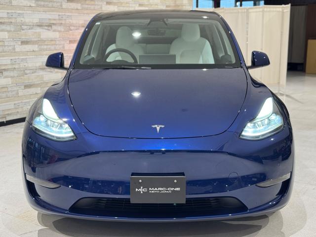 モデルＹ パフォーマンス　１オーナー／オートパイロット／レーンキープ／ＢＳＭ／ＥＴＣ２．０／ガラスルーフ／ホワイトレザー／シートヒーター／Ｓ＆Ｂカメラ／障害物センサー／電動リアゲート／スマートキー／純正２１ＡＷ／赤キャリパー（7枚目）