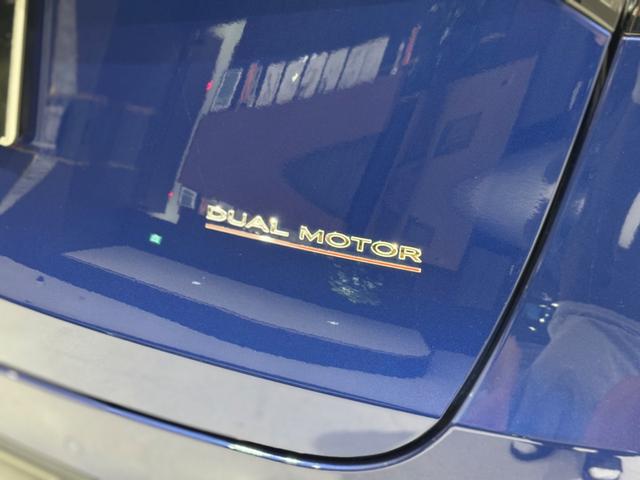 モデルＹ パフォーマンス　１オーナー／オートパイロット／レーンキープ／ＢＳＭ／ＥＴＣ２．０／ガラスルーフ／ホワイトレザー／シートヒーター／Ｓ＆Ｂカメラ／障害物センサー／電動リアゲート／スマートキー／純正２１ＡＷ／赤キャリパー（19枚目）