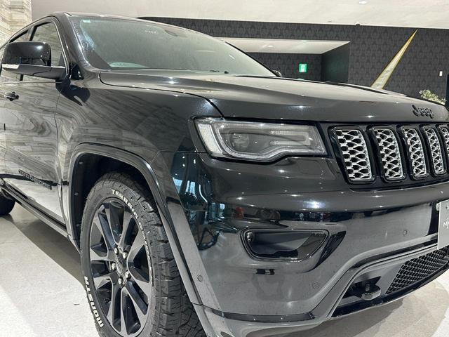 ジープ・グランドチェロキー アルティテュード　１年保証付／正規ディーラー車／黒ハーフレザー／パワーシート＆ヒーター／フルセグ／ＥＴＣ／前後ソナー／前＆横＆後カメラ／Ｂｌｕｅｔｏｏｔｈ＆ＵＳＢ／フォグライト／エアサス／純正ブラック２０ｉｎｃｈＡＷ（12枚目）