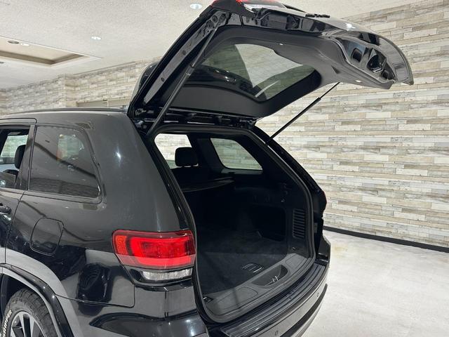 ジープ・グランドチェロキー アルティテュード　１年保証付／正規ディーラー車／黒ハーフレザー／パワーシート＆ヒーター／フルセグ／ＥＴＣ／前後ソナー／前＆横＆後カメラ／Ｂｌｕｅｔｏｏｔｈ＆ＵＳＢ／フォグライト／エアサス／純正ブラック２０ｉｎｃｈＡＷ（25枚目）