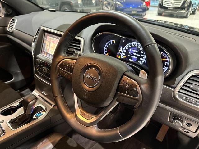 ジープ・グランドチェロキー アルティテュード　１年保証付／正規ディーラー車／黒ハーフレザー／パワーシート＆ヒーター／フルセグ／ＥＴＣ／前後ソナー／前＆横＆後カメラ／Ｂｌｕｅｔｏｏｔｈ＆ＵＳＢ／フォグライト／エアサス／純正ブラック２０ｉｎｃｈＡＷ（32枚目）