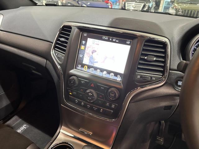ジープ・グランドチェロキー アルティテュード　１年保証付／正規ディーラー車／黒ハーフレザー／パワーシート＆ヒーター／フルセグ／ＥＴＣ／前後ソナー／前＆横＆後カメラ／Ｂｌｕｅｔｏｏｔｈ＆ＵＳＢ／フォグライト／エアサス／純正ブラック２０ｉｎｃｈＡＷ（37枚目）