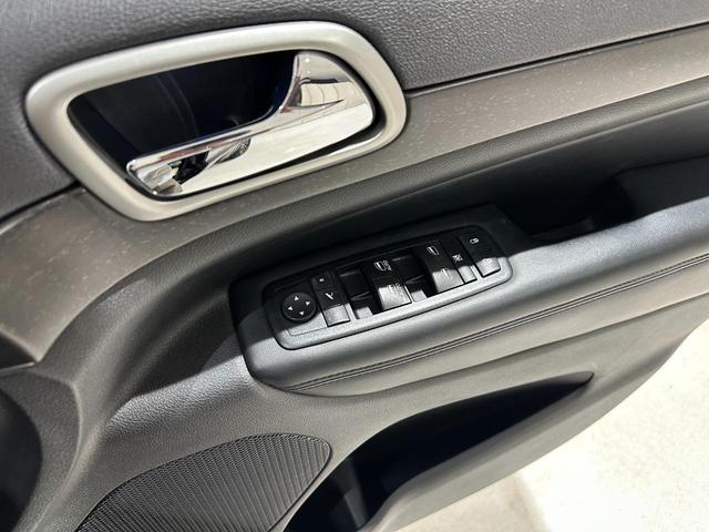 ジープ・グランドチェロキー アルティテュード　１年保証付／正規ディーラー車／黒ハーフレザー／パワーシート＆ヒーター／フルセグ／ＥＴＣ／前後ソナー／前＆横＆後カメラ／Ｂｌｕｅｔｏｏｔｈ＆ＵＳＢ／フォグライト／エアサス／純正ブラック２０ｉｎｃｈＡＷ（54枚目）