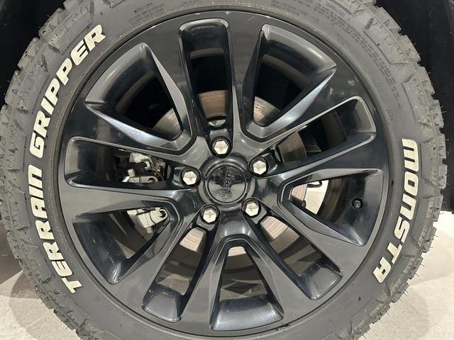 ジープ・グランドチェロキー アルティテュード　１年保証付／正規ディーラー車／黒ハーフレザー／パワーシート＆ヒーター／フルセグ／ＥＴＣ／前後ソナー／前＆横＆後カメラ／Ｂｌｕｅｔｏｏｔｈ＆ＵＳＢ／フォグライト／エアサス／純正ブラック２０ｉｎｃｈＡＷ（57枚目）