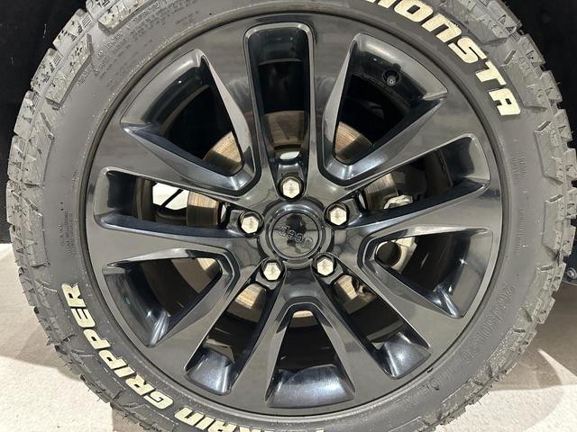 ジープ・グランドチェロキー アルティテュード　１年保証付／正規ディーラー車／黒ハーフレザー／パワーシート＆ヒーター／フルセグ／ＥＴＣ／前後ソナー／前＆横＆後カメラ／Ｂｌｕｅｔｏｏｔｈ＆ＵＳＢ／フォグライト／エアサス／純正ブラック２０ｉｎｃｈＡＷ（58枚目）