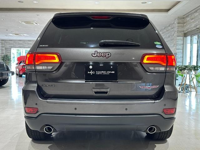 ジープ・グランドチェロキー トレイルホーク　１年保証付／正規ディーラー車／黒ハーフレザー＆パワーシート／エアシート＆ヒーター／ＥＴＣ／フルセグ／ステアリングヒーター／ＢＳＭ／前後ソナー／前＆横＆後カメラ／エアサス／ＡＣＣ／純正１８ｉｎｃｈＡＷ（18枚目）