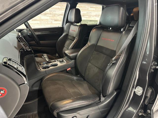 ジープ・グランドチェロキー トレイルホーク　１年保証付／正規ディーラー車／黒ハーフレザー＆パワーシート／エアシート＆ヒーター／ＥＴＣ／フルセグ／ステアリングヒーター／ＢＳＭ／前後ソナー／前＆横＆後カメラ／エアサス／ＡＣＣ／純正１８ｉｎｃｈＡＷ（22枚目）