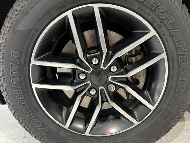 ジープ・グランドチェロキー トレイルホーク　１年保証付／正規ディーラー車／黒ハーフレザー＆パワーシート／エアシート＆ヒーター／ＥＴＣ／フルセグ／ステアリングヒーター／ＢＳＭ／前後ソナー／前＆横＆後カメラ／エアサス／ＡＣＣ／純正１８ｉｎｃｈＡＷ（57枚目）