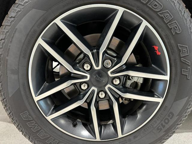 ジープ・グランドチェロキー トレイルホーク　１年保証付／正規ディーラー車／黒ハーフレザー＆パワーシート／エアシート＆ヒーター／ＥＴＣ／フルセグ／ステアリングヒーター／ＢＳＭ／前後ソナー／前＆横＆後カメラ／エアサス／ＡＣＣ／純正１８ｉｎｃｈＡＷ（59枚目）