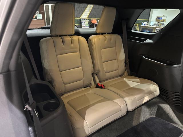 エクスプローラー ＸＬＴ　エコブースト　１年保証付／正規ディーラー車／ベージュ革パワーシート／シートヒーター／キーレス／ＥＴＣ／リアソナー／前＆横＆後カメラ／Ｂｌｕｅｔｏｏｔｈ＆ＵＳＢ／フォグライト／ＣＤ／電格ミラー／純正１８ｉｎｃｈＡＷ（30枚目）