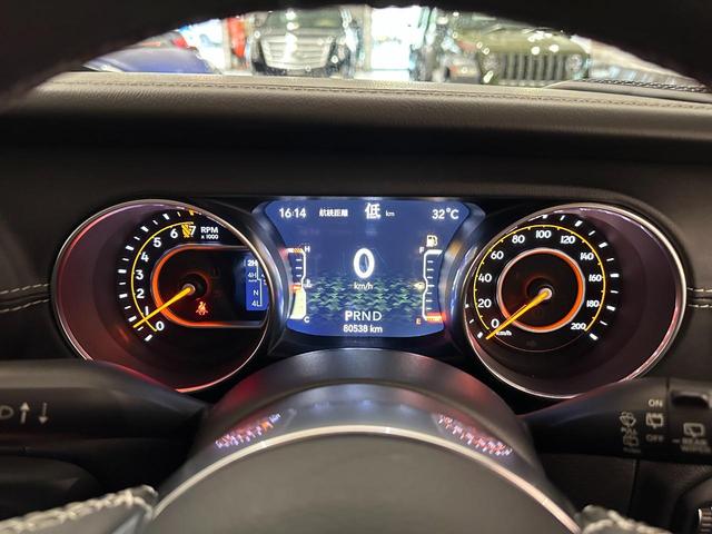ジープ・ラングラーアンリミテッド サハラ　ローンチエディション　１年保証付／正規ディーラー車／フルセグ／黒革ヒーター／Ｃａｒｐｌａｙ／ステアリングヒーター／ＥＴＣ／前後ソナー／ＰＵＳＨスタート／Ｂｌｕｅｔｏｏｔｈ＆ＵＳＢ／ＢＳＭ／バックカメラ／純正１８ｉｎｃｈＡＷ（40枚目）