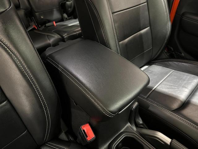 ジープ・ラングラーアンリミテッド サハラ　ローンチエディション　１年保証付／正規ディーラー車／フルセグ／黒革ヒーター／Ｃａｒｐｌａｙ／ステアリングヒーター／ＥＴＣ／前後ソナー／ＰＵＳＨスタート／Ｂｌｕｅｔｏｏｔｈ＆ＵＳＢ／ＢＳＭ／バックカメラ／純正１８ｉｎｃｈＡＷ（50枚目）
