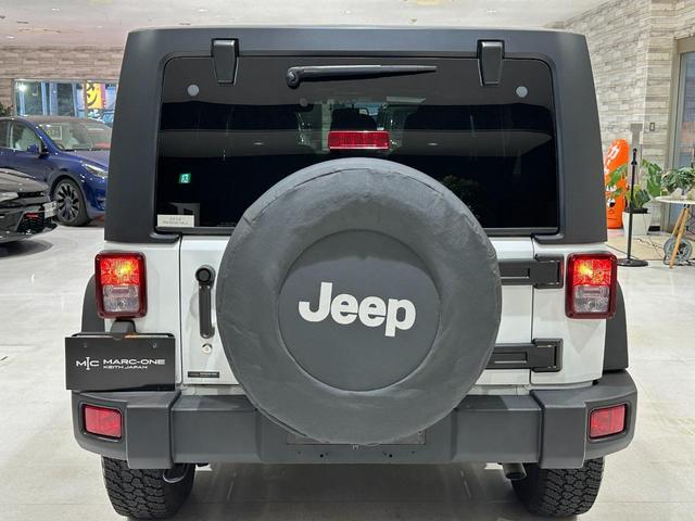 ジープ・ラングラーアンリミテッド スポーツ　１年保証付／正規ディーラー車／サイドカメラ／バックカメラ／ＡＵＸ音楽再生／ＣＤ／キーレス／純正オーディオ／ＥＴＣ／フォグライト／オートヘッドライト／クルーズコントロール／純正ブラック１７ｉｎｃｈＡＷ（19枚目）