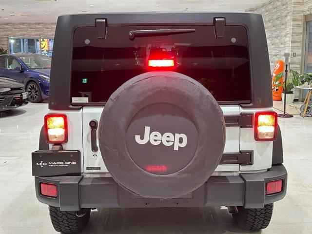 ジープ・ラングラーアンリミテッド スポーツ　１年保証付／正規ディーラー車／サイドカメラ／バックカメラ／ＡＵＸ音楽再生／ＣＤ／キーレス／純正オーディオ／ＥＴＣ／フォグライト／オートヘッドライト／クルーズコントロール／純正ブラック１７ｉｎｃｈＡＷ（21枚目）