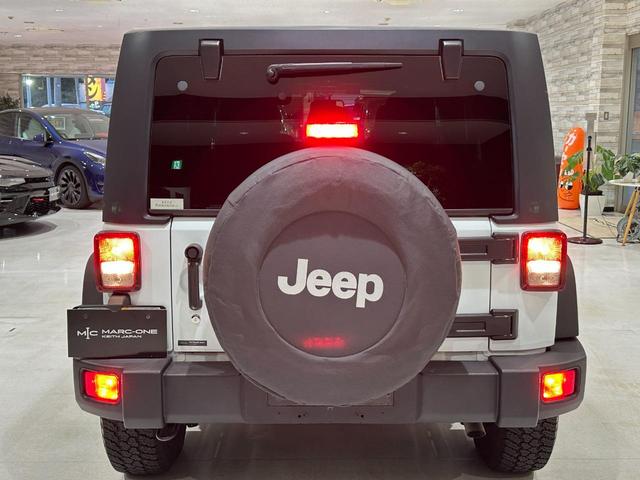 ジープ・ラングラーアンリミテッド スポーツ　１年保証付／正規ディーラー車／サイドカメラ／バックカメラ／ＡＵＸ音楽再生／ＣＤ／キーレス／純正オーディオ／ＥＴＣ／フォグライト／オートヘッドライト／クルーズコントロール／純正ブラック１７ｉｎｃｈＡＷ（22枚目）