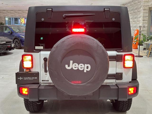 ジープ・ラングラーアンリミテッド スポーツ　１年保証付／正規ディーラー車／サイドカメラ／バックカメラ／ＡＵＸ音楽再生／ＣＤ／キーレス／純正オーディオ／ＥＴＣ／フォグライト／オートヘッドライト／クルーズコントロール／純正ブラック１７ｉｎｃｈＡＷ（23枚目）