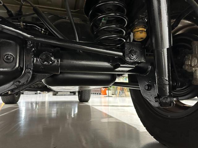 ジープ・ラングラーアンリミテッド スポーツ　１年保証付／正規ディーラー車／サイドカメラ／バックカメラ／ＡＵＸ音楽再生／ＣＤ／キーレス／純正オーディオ／ＥＴＣ／フォグライト／オートヘッドライト／クルーズコントロール／純正ブラック１７ｉｎｃｈＡＷ（26枚目）