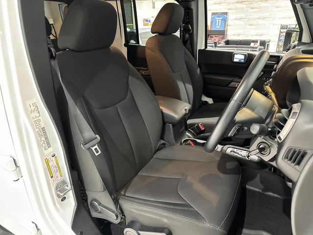 ジープ・ラングラーアンリミテッド スポーツ　１年保証付／正規ディーラー車／サイドカメラ／バックカメラ／ＡＵＸ音楽再生／ＣＤ／キーレス／純正オーディオ／ＥＴＣ／フォグライト／オートヘッドライト／クルーズコントロール／純正ブラック１７ｉｎｃｈＡＷ（27枚目）
