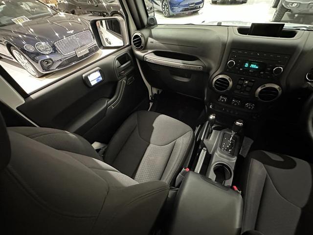 ジープ・ラングラーアンリミテッド スポーツ　１年保証付／正規ディーラー車／サイドカメラ／バックカメラ／ＡＵＸ音楽再生／ＣＤ／キーレス／純正オーディオ／ＥＴＣ／フォグライト／オートヘッドライト／クルーズコントロール／純正ブラック１７ｉｎｃｈＡＷ（39枚目）