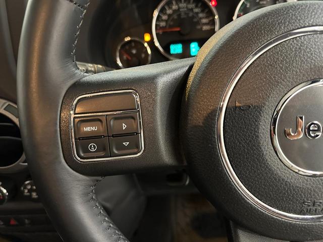ジープ・ラングラーアンリミテッド スポーツ　１年保証付／正規ディーラー車／サイドカメラ／バックカメラ／ＡＵＸ音楽再生／ＣＤ／キーレス／純正オーディオ／ＥＴＣ／フォグライト／オートヘッドライト／クルーズコントロール／純正ブラック１７ｉｎｃｈＡＷ（42枚目）