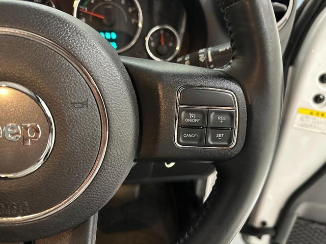 ジープ・ラングラーアンリミテッド スポーツ　１年保証付／正規ディーラー車／サイドカメラ／バックカメラ／ＡＵＸ音楽再生／ＣＤ／キーレス／純正オーディオ／ＥＴＣ／フォグライト／オートヘッドライト／クルーズコントロール／純正ブラック１７ｉｎｃｈＡＷ（43枚目）