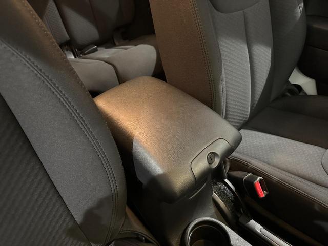 ジープ・ラングラーアンリミテッド スポーツ　１年保証付／正規ディーラー車／サイドカメラ／バックカメラ／ＡＵＸ音楽再生／ＣＤ／キーレス／純正オーディオ／ＥＴＣ／フォグライト／オートヘッドライト／クルーズコントロール／純正ブラック１７ｉｎｃｈＡＷ（50枚目）