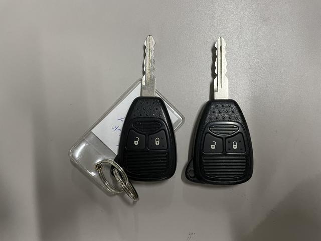 ジープ・ラングラーアンリミテッド スポーツ　１年保証付／正規ディーラー車／サイドカメラ／バックカメラ／ＡＵＸ音楽再生／ＣＤ／キーレス／純正オーディオ／ＥＴＣ／フォグライト／オートヘッドライト／クルーズコントロール／純正ブラック１７ｉｎｃｈＡＷ（62枚目）