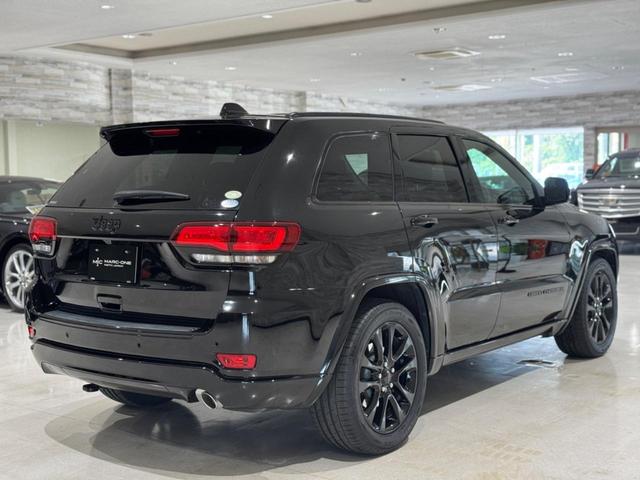 ジープ・グランドチェロキー アルティテュード　１年保証付／Ａｐｐｌｅｃａｒｐｌａｙ／エアサス／純正２０ＡＷ／ハーフレザー／シートヒーター／フルセグ／前後ソナー／ＤＳＲＣ／フロント＆サイド＆バックカメラ／クルーズコントロール／ＰＵＳＨスタート（16枚目）