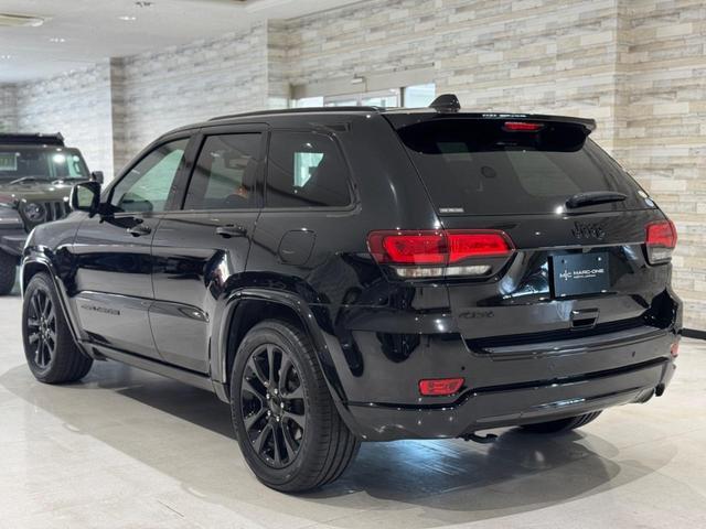 ジープ・グランドチェロキー アルティテュード　１年保証付／Ａｐｐｌｅｃａｒｐｌａｙ／エアサス／純正２０ＡＷ／ハーフレザー／シートヒーター／フルセグ／前後ソナー／ＤＳＲＣ／フロント＆サイド＆バックカメラ／クルーズコントロール／ＰＵＳＨスタート（20枚目）