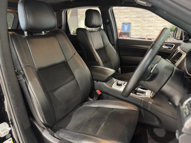 ジープ・グランドチェロキー アルティテュード　１年保証付／Ａｐｐｌｅｃａｒｐｌａｙ／エアサス／純正２０ＡＷ／ハーフレザー／シートヒーター／フルセグ／前後ソナー／ＤＳＲＣ／フロント＆サイド＆バックカメラ／クルーズコントロール／ＰＵＳＨスタート（23枚目）